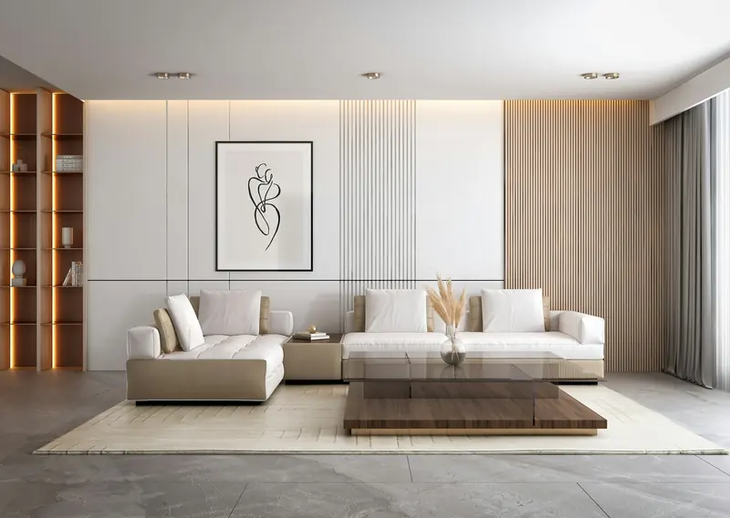 Salón reformado en tonos claros con paneles de madera y sofá blanco